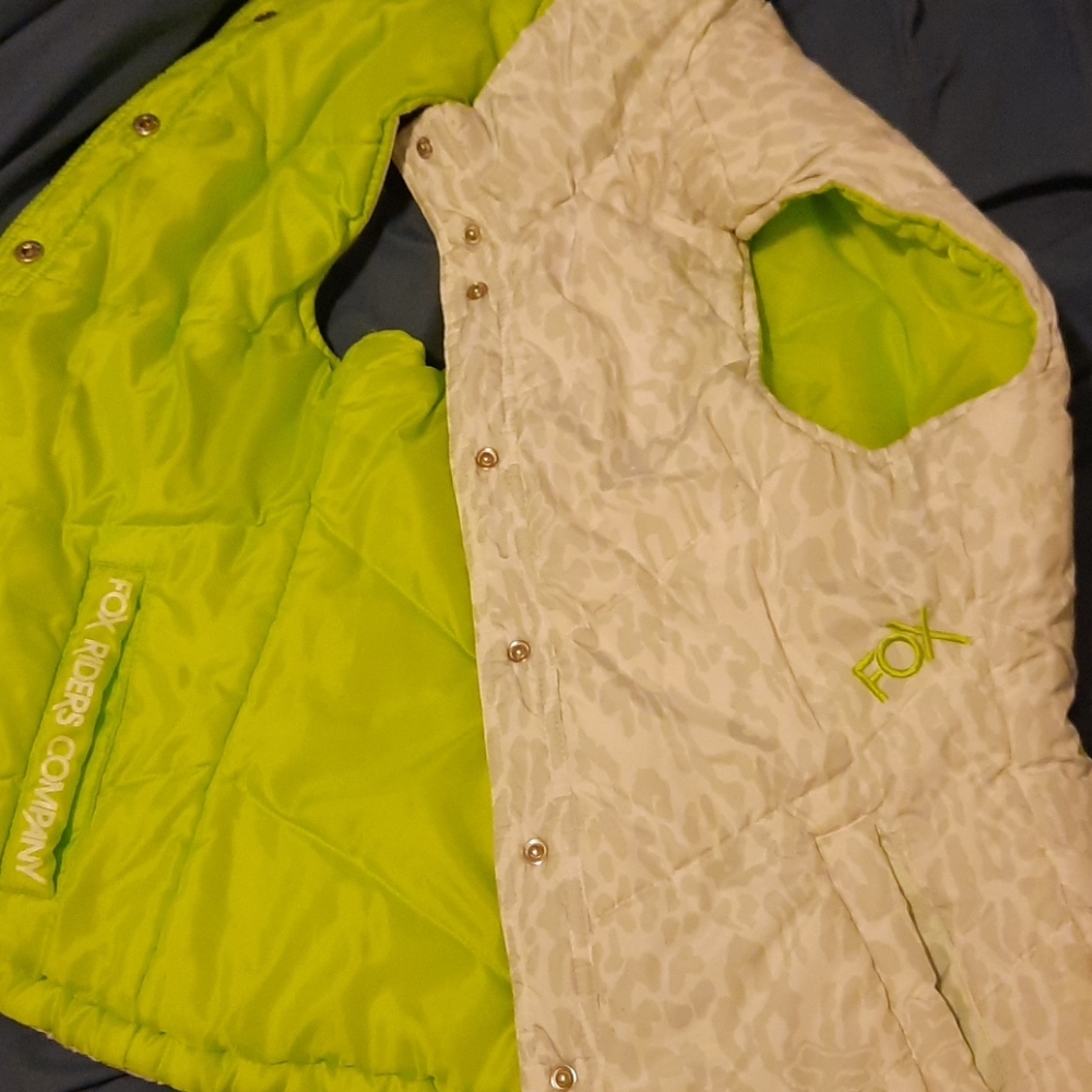 Fox vest. Green. Reversible and white cheetah.